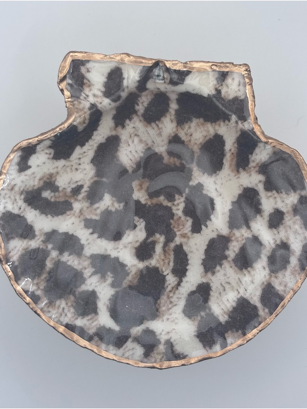 Decorative Leopard Print Scallop Shell Ceramic Dish with Gold Stand - Picture 2 of 4